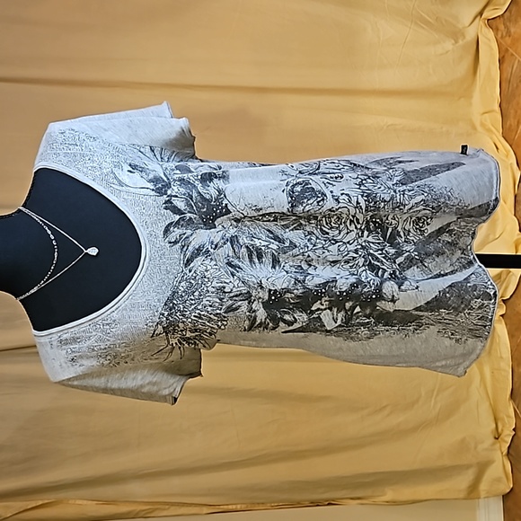 Rock & Republic Tops - Rock & Republic V-neck Gray Top